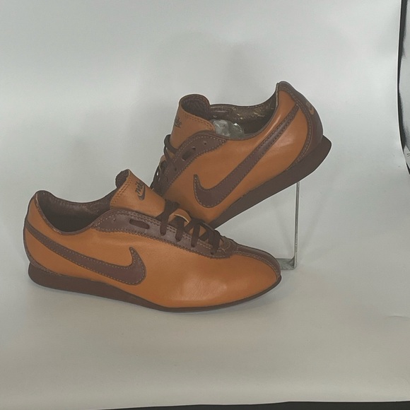 Vintage Nike Le Village Women’s Sneaker 2003 Size 8 - Picture 3 of 12